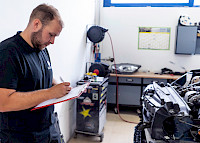 Bei uns wird Ihr Auto auf Vordermann gebracht.